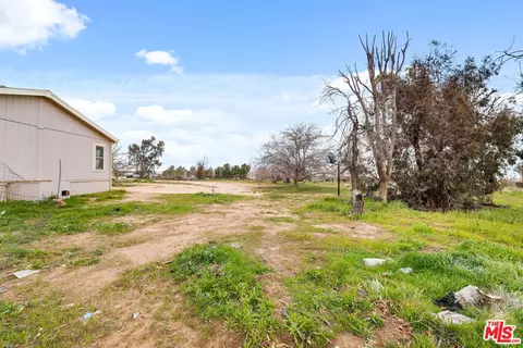 Exterior - 6425 Smoke Tree Rd, Phelan, CA 92371 photo 8 of 8