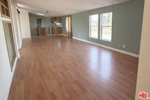 6288 Maricopa Rd, Phelan, CA 92371