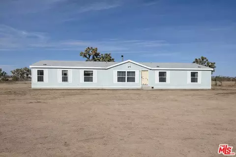 6288 Maricopa Rd, Phelan, CA 92371