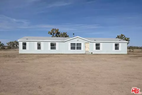 6288 Maricopa Rd, Phelan, CA 92371