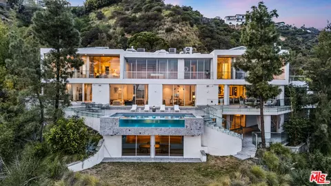 8854 Thrasher Ave, Los Angeles, CA 90069