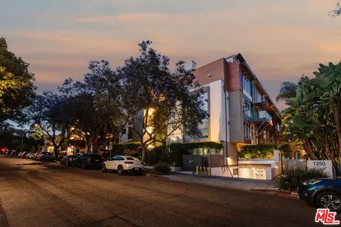 1250 N Harper Ave #PH421, Los Angeles, CA 90046