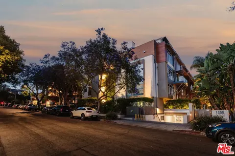 1250 N Harper Ave #PH421, Los Angeles, CA 90046