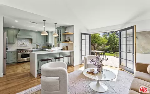 744 New York Dr, Altadena, CA 91001