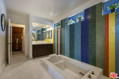 Bath - 9440 Gallatin Rd, Downey, CA 90240 photo 3 of 6