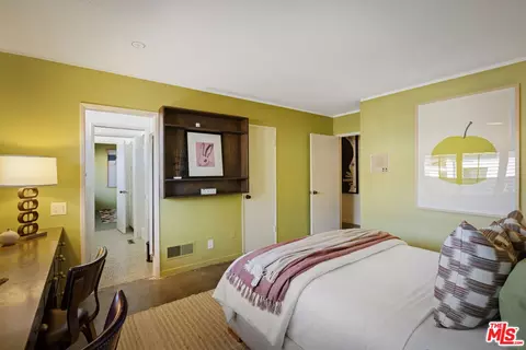 Bedroom - 9440 Gallatin Rd, Downey, CA 90240 photo 6 of 8