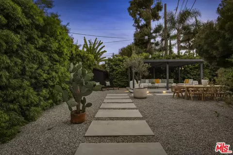 Exterior - 9440 Gallatin Rd, Downey, CA 90240 photo 7 of 15