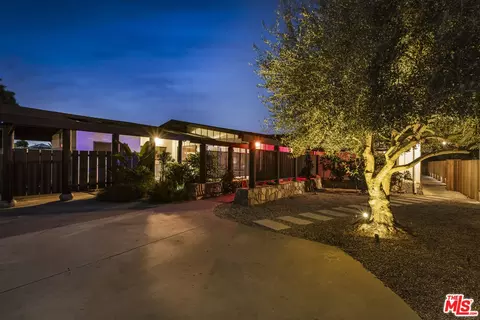 Exterior - 9440 Gallatin Rd, Downey, CA 90240 photo 13 of 15