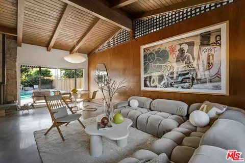 Living - 9440 Gallatin Rd, Downey, CA 90240 photo 4 of 5