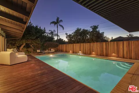 Exterior - 9440 Gallatin Rd, Downey, CA 90240 photo 6 of 15