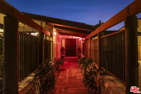 Entry Way - 9440 Gallatin Rd, Downey, CA 90240 photo 1 of 2