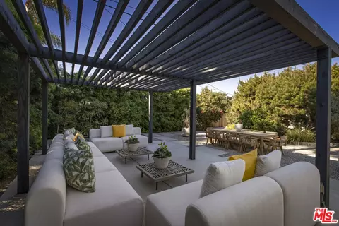 Exterior - 9440 Gallatin Rd, Downey, CA 90240 photo 11 of 15