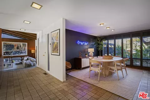 Entry Way - 9440 Gallatin Rd, Downey, CA 90240 photo 2 of 2