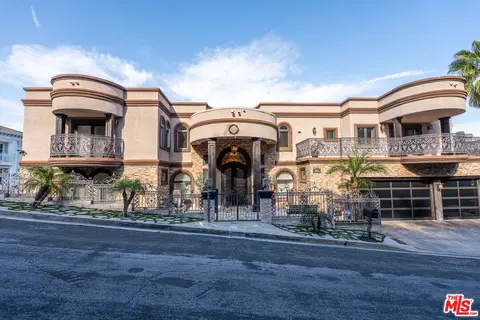 11131 Mountcastle Dr, Studio City, CA 91604