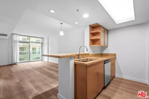 13700 Marina Pointe Dr #321, Marina Del Rey, CA 90292