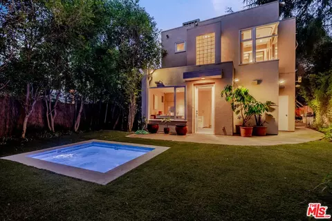 2423 Horse Shoe Canyon Rd, Los Angeles, CA 90046