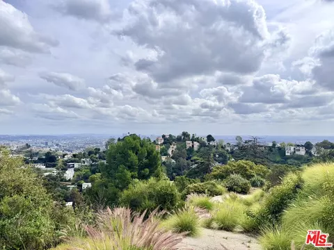8468 Elusive Dr, Los Angeles, CA 90046