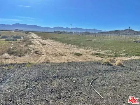 18468 E Ave O, Palmdale, CA 93591 photo 2