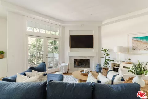 11680 Montana Ave #203, Los Angeles, CA 90049