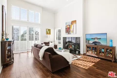 1164 Wellesley Ave #301, Los Angeles, CA 90049