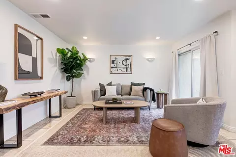 7651 Reseda Blvd #3T, Reseda, CA 91335