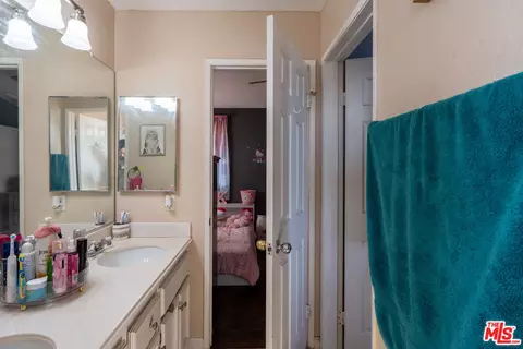 Bath - 3109 E Black Horse Dr, Ontario, CA 91761 photo 4 of 5