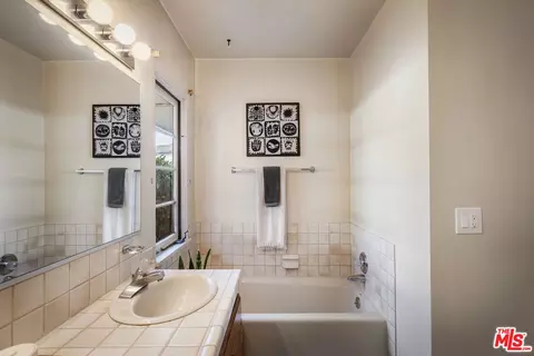 Bath - 2334 S 3rd Ave, Arcadia, CA 91006 photo 6 of 8