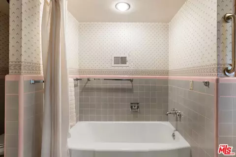 Bath - 2334 S 3rd Ave, Arcadia, CA 91006 photo 2 of 8