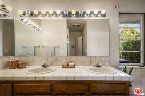 Bath - 2334 S 3rd Ave, Arcadia, CA 91006 photo 5 of 8
