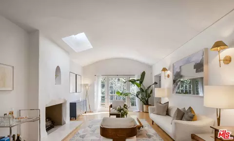 2201 N Willetta Ave, Los Angeles, CA 90068