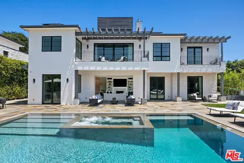 1545 Amalfi Dr, Pacific Palisades, CA 90272