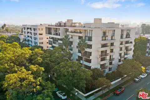 325 N Oakhurst Dr #203, Beverly Hills, CA 90210