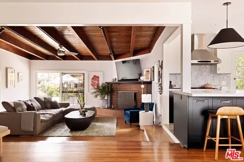 19021 Erwin St, Tarzana, CA 91335 photo 13