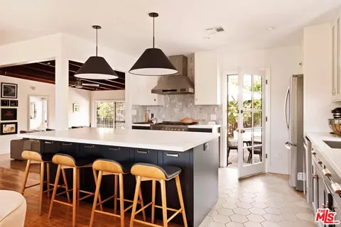 19021 Erwin St, Tarzana, CA 91335 photo 8