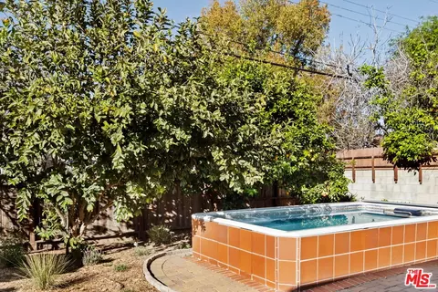 19021 Erwin St, Tarzana, CA 91335 photo 32