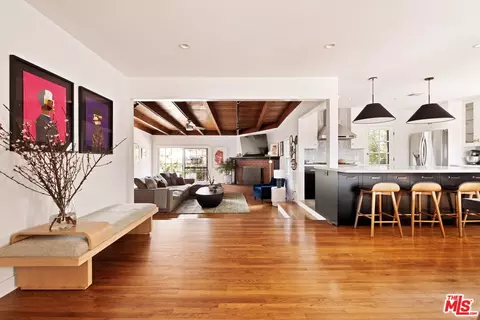 19021 Erwin St, Tarzana, CA 91335 photo 3