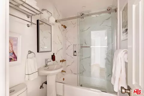 19021 Erwin St, Tarzana, CA 91335 photo 25