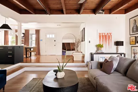 19021 Erwin St, Tarzana, CA 91335 photo 14