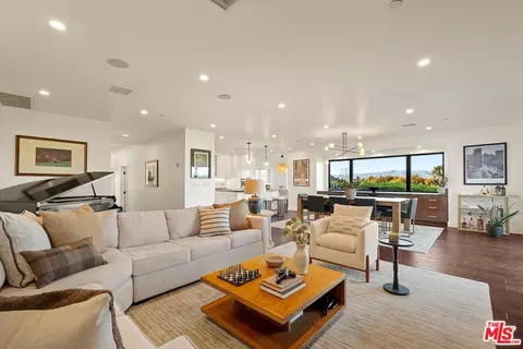3840 Carmona Ave, Los Angeles, CA 90008