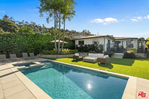 3840 Carmona Ave, Los Angeles, CA 90008