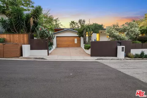 6570 Lakeridge Rd, Los Angeles, CA 90068