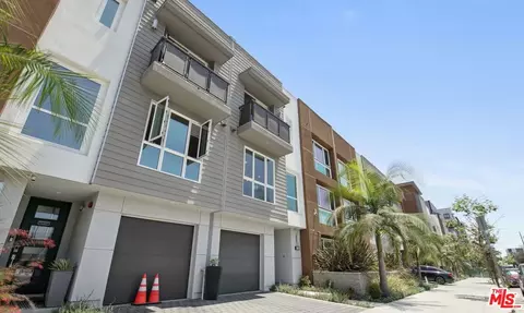 1156 N Orange Dr, Los Angeles, CA 90038