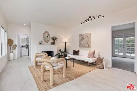 215 Entrada Dr, Santa Monica, CA 90402