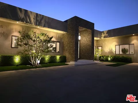 16167 Royal Oak Rd, Encino, CA 91436