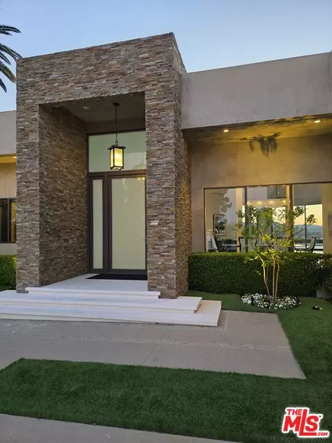 16167 Royal Oak Rd, Encino, CA 91436