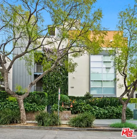 1250 N Harper Ave #414, West Hollywood, CA 90046