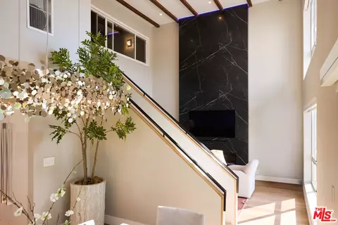 221 S Gale Dr #403, Beverly Hills, CA 90211