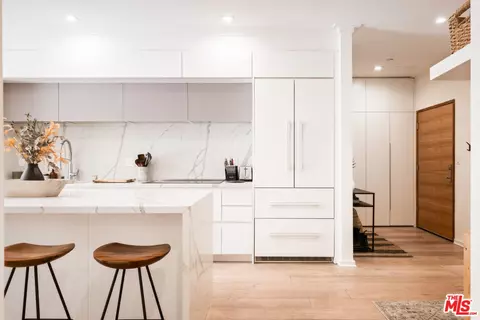 132 N Swall Dr #101, Los Angeles, CA 90048