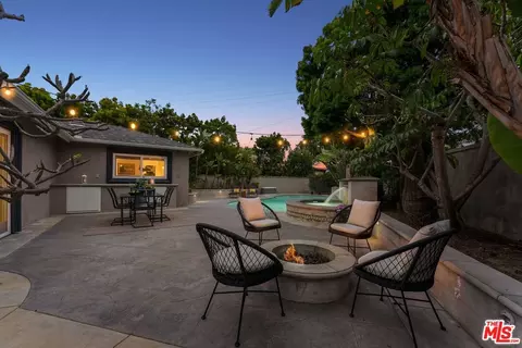 6304 W 79th St, Los Angeles, CA 90045
