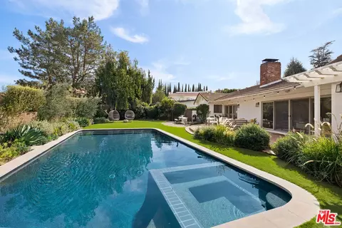 5130 Woodley Ave, Encino, CA 91436